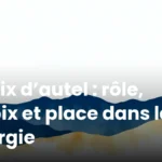 Croix d’autel : rôle, choix et place dans la liturgie